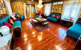 Hayat Group Of Houseboats